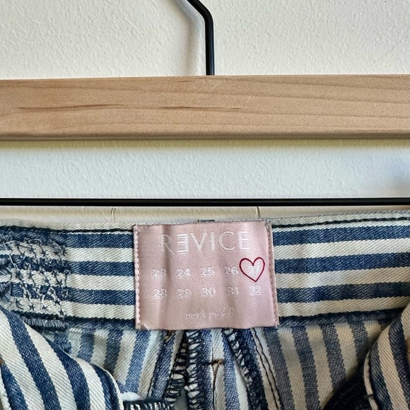 Revice Denim STAR size 27 Railroad Stripe Venus Flare
Jeans Light Wash Star Back - Picture 4 of 5